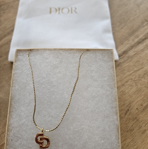 Dior Gold Interlocking Necklace - Picture 5 of 11